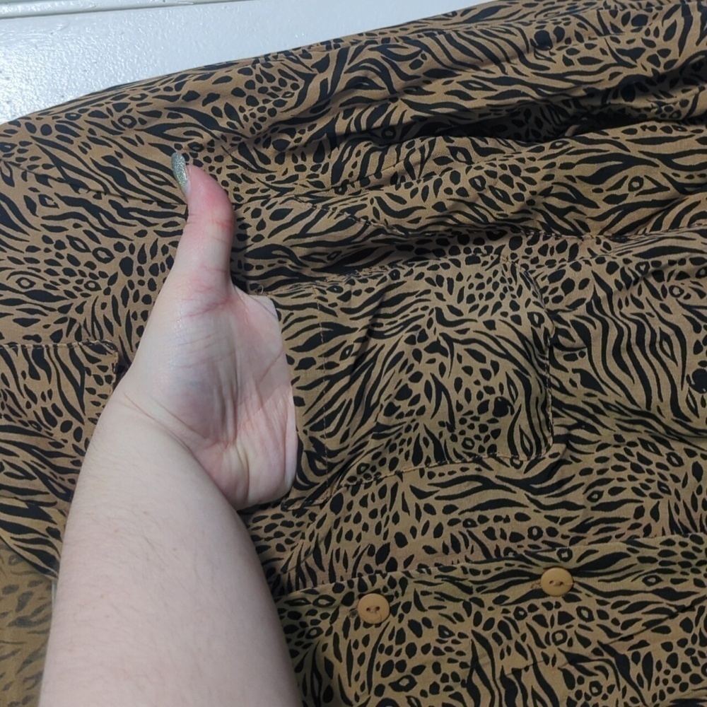 EUC Vintage 100% Silk Leopard Tiger Print Button Down 90s Y2K Elegance! Sz M - Picture 5 of 6